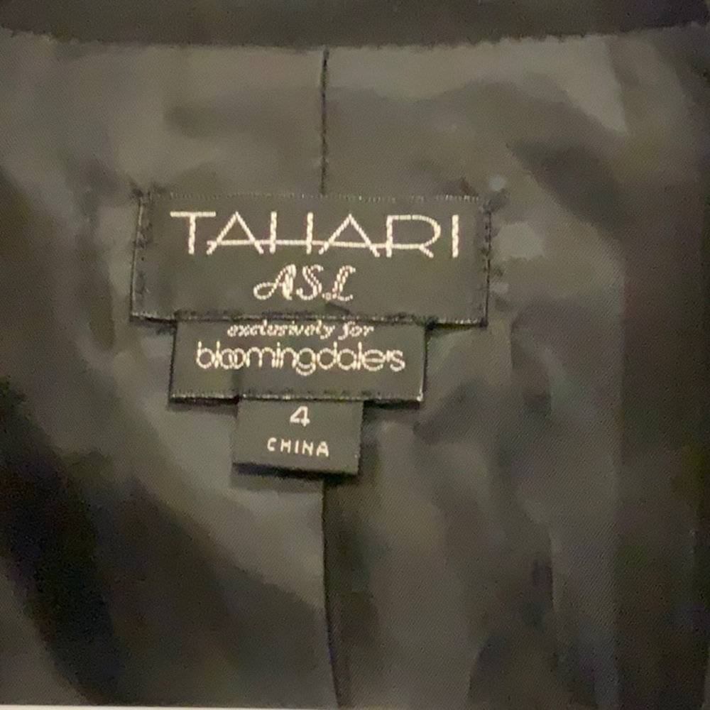 Tahari black blazer size 4 - Picture 2 of 3